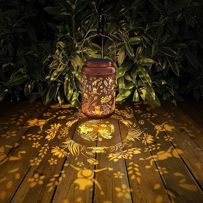 Frog Decoration Solar Lanterns Outdoor Waterproof Garden Decor Gifts for Women Mon Grandma Metal Hanging Solar Lights for Outside LED Lanterns for Yard, Patio, Lawn, Tabletop, Pathway