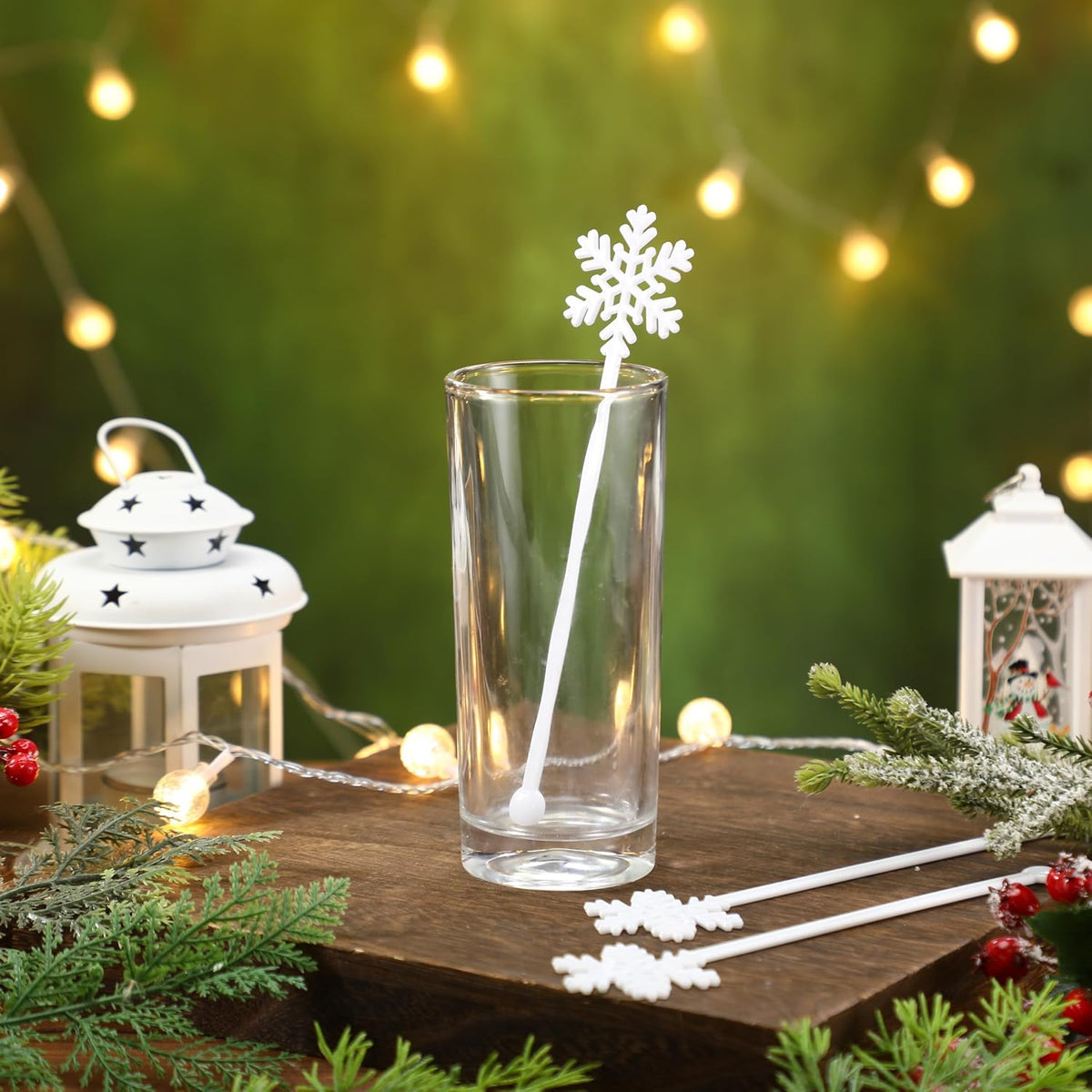 SiliFine 30 Pcs Christmas Drink Stirrers Snowflake Stir Sticks