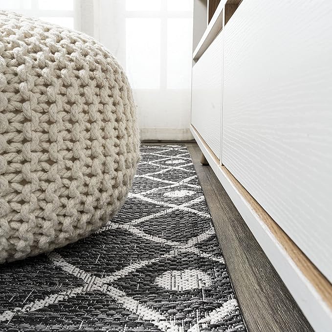 JONATHAN Y Tribal Bohemian Indoor Outdoor Area Rug 4X6 Black/Ivory, Nokat for Backyard, Patio, Porch, Easy-Cleaning, High Traffic, Pet-Friendly, Non-Shedding (SMB131E-4)