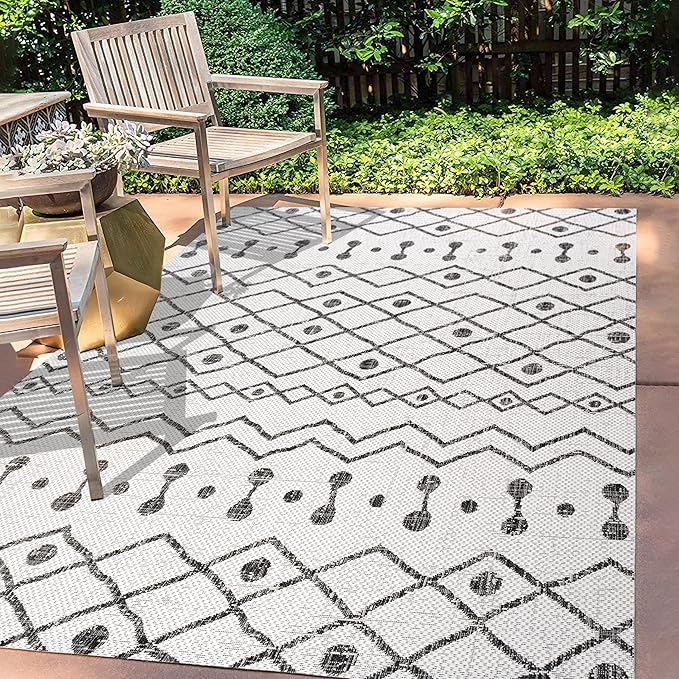 JONATHAN Y Tribal Bohemian Indoor Outdoor Area Rug 4X6 Ivory/Black, Nokat for Backyard, Patio, Porch, Easy-Cleaning, High Traffic, Pet-Friendly, Non-Shedding (SMB131D-4)